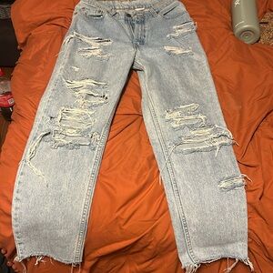 Light wash ripped Levi’s